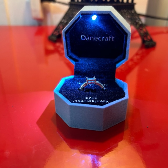 Zirconia Ring, Fine Silver Plate, Danecraft, Jewerly Box with LED light! Size 8. - Picture 2 of 8